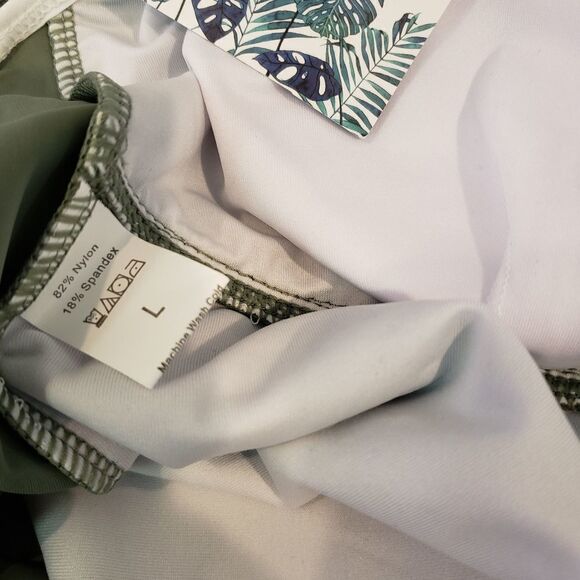 SwimSuit   - Picture 7 of 8